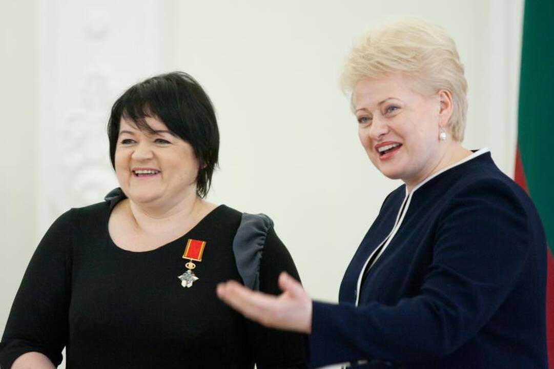 Prezidentūroje apdovanoti valstybei nusipelnę asmenys