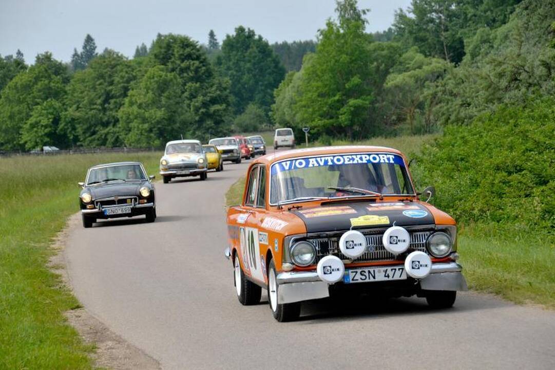 Lietuvos keliuose žavėjo automobilizmo klasika