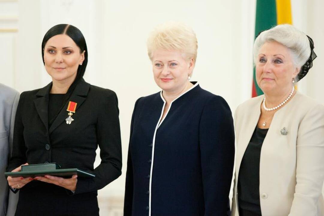 Prezidentūroje apdovanoti valstybei nusipelnę asmenys
