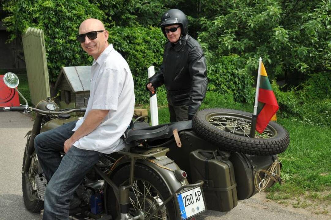 Lietuvos keliuose žavėjo automobilizmo klasika