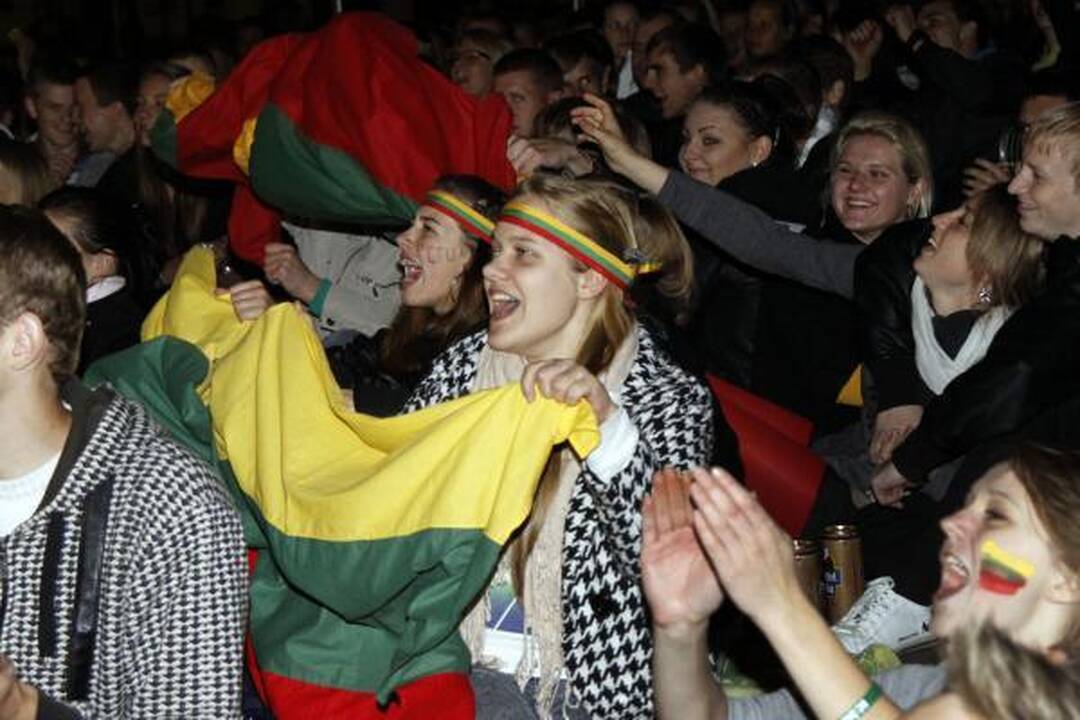 Pusfinalio rungtynes viešose vietose stebės dvigubai daugiau žiūrovų (papildyta)