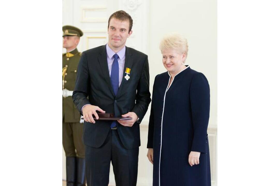 Prezidentūroje apdovanoti valstybei nusipelnę asmenys