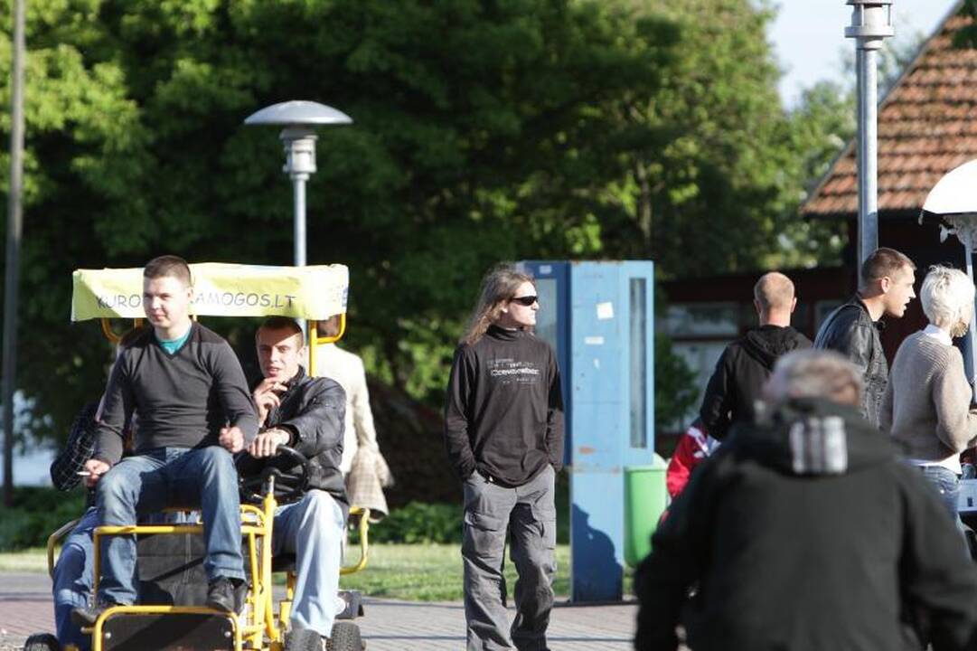 Į Nidą plūsta sezono atidarymo dalyviai