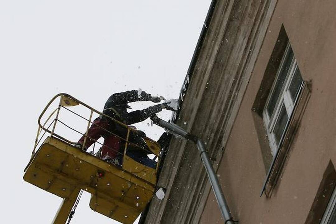 Prieš šventes Klaipėdoje nudaužyti varvekliai