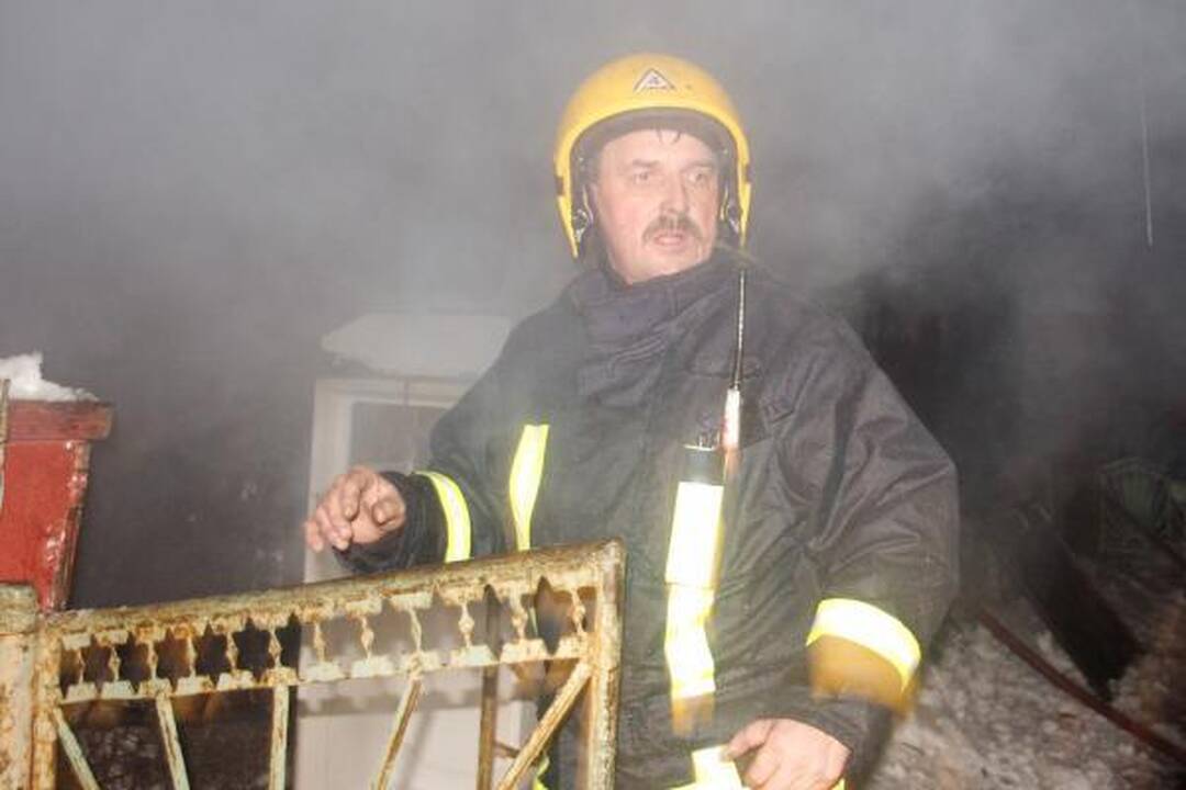 Kilus gaisrui gyvenamajame name sproginėjo dujų ir deguonies balionai (papildyta)