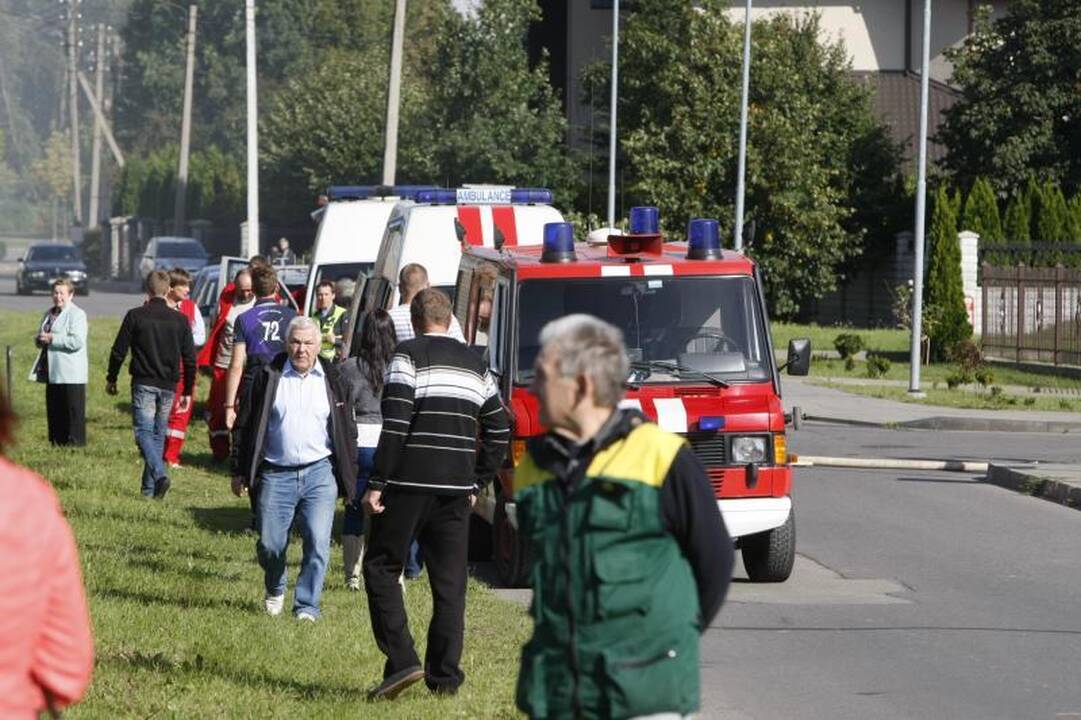 Klaipėdoje Pakruojo gatvėje liepsnojo kotedžai (papildyta 12:56 val.)