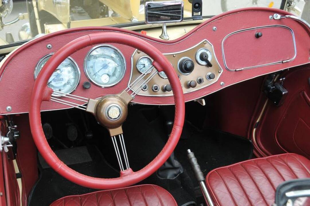 Lietuvos keliuose žavėjo automobilizmo klasika