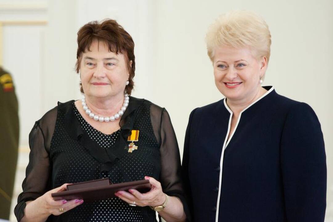Prezidentūroje apdovanoti valstybei nusipelnę asmenys