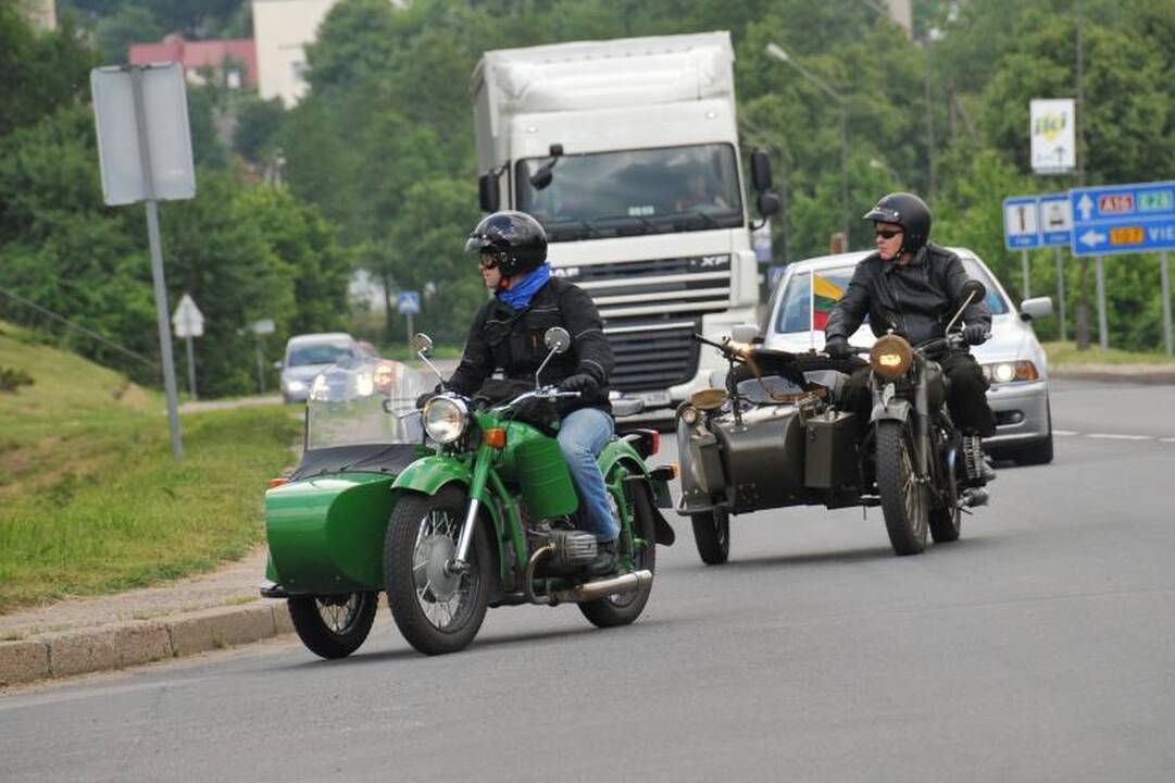 Lietuvos keliuose žavėjo automobilizmo klasika