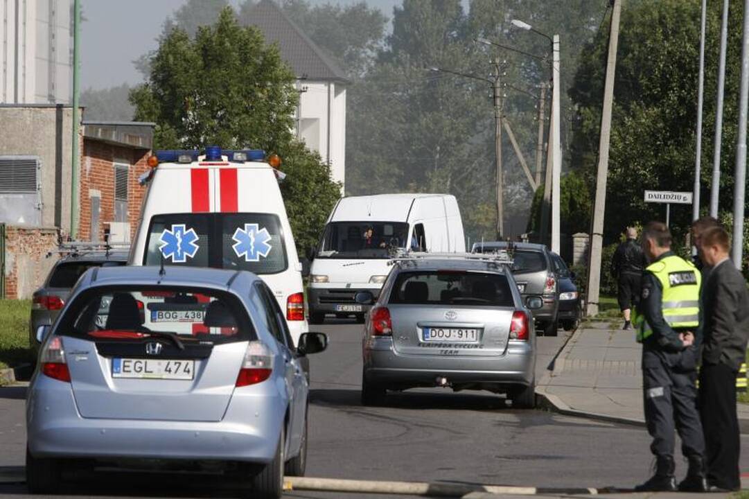 Klaipėdoje Pakruojo gatvėje liepsnojo kotedžai (papildyta 12:56 val.)