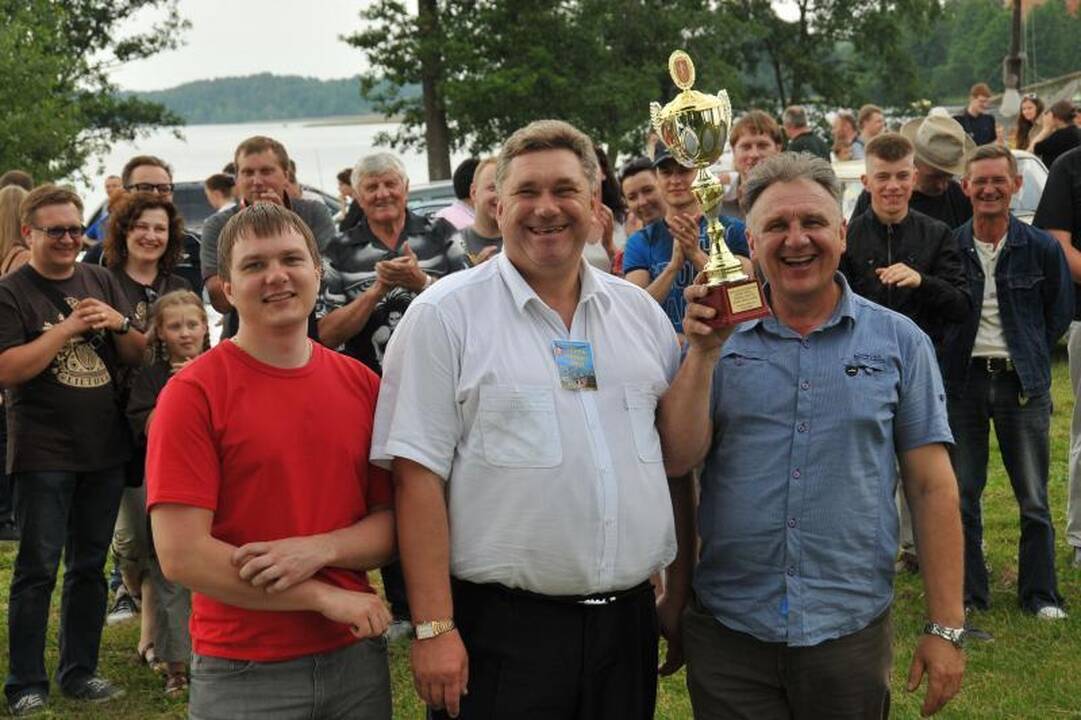 Lietuvos keliuose žavėjo automobilizmo klasika