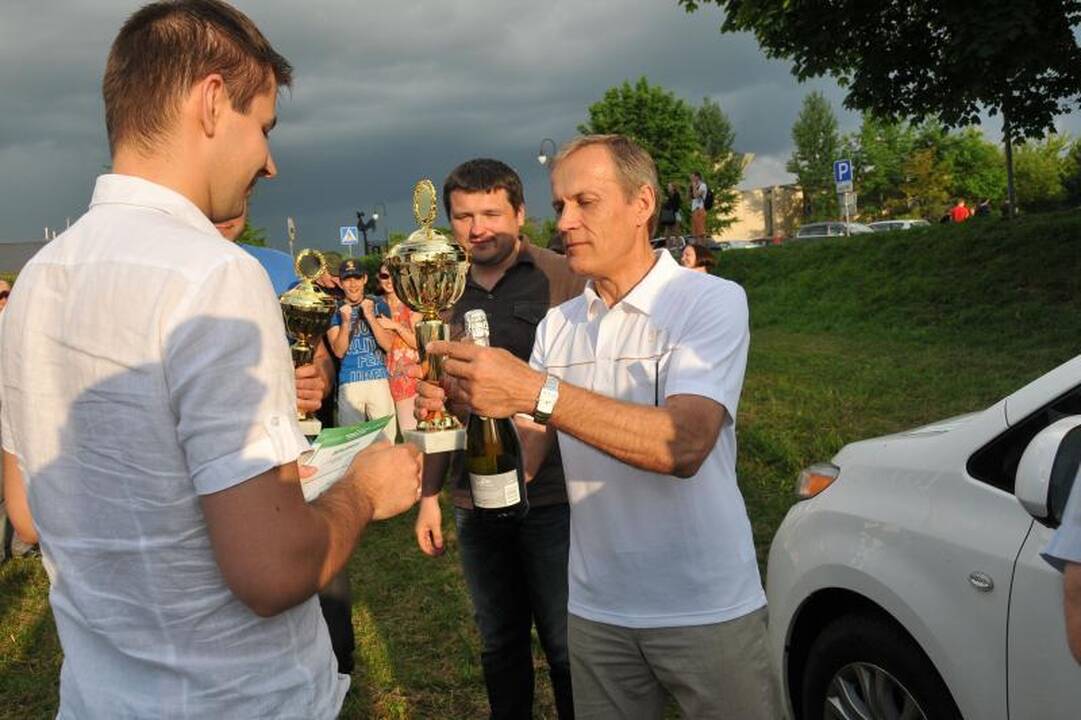 Lietuvos keliuose žavėjo automobilizmo klasika
