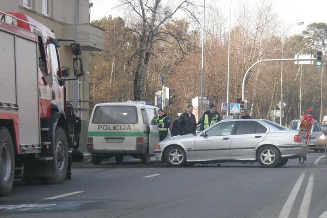 Klaipėdoje motociklininkas rėžėsi į BMW