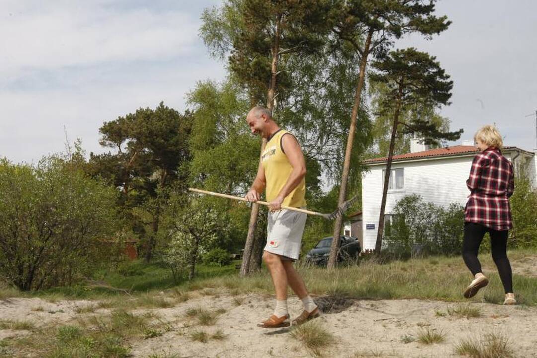 Ketvirtadienio popietę Melnragėje degė žolė  