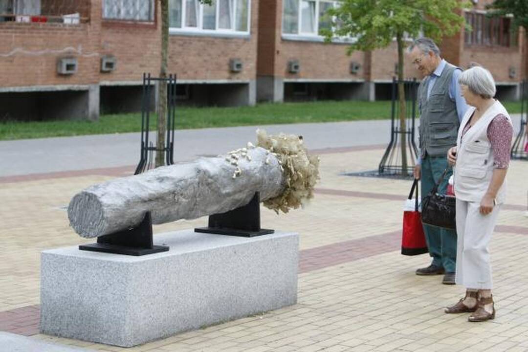 M.Mažvydo alėjoje – originalios skulptūros