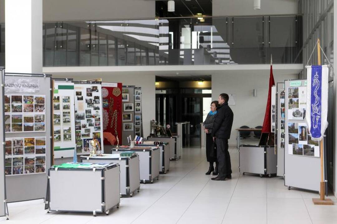 Vilniaus Savivaldybėje – seniūnijų nuotraukų ir darbų paroda