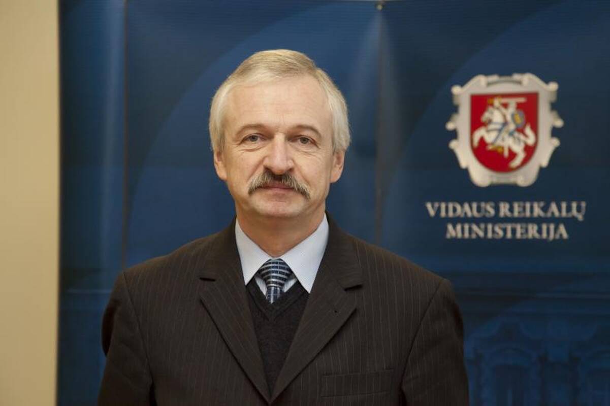Į ministrus siūlomas E.Gustas prieš mėnesį pasiprašė išeiti iš VRM