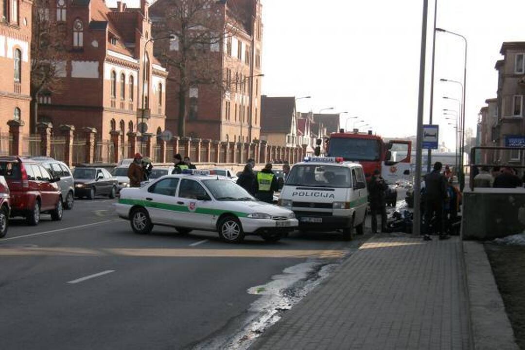 Klaipėdoje motociklininkas rėžėsi į BMW