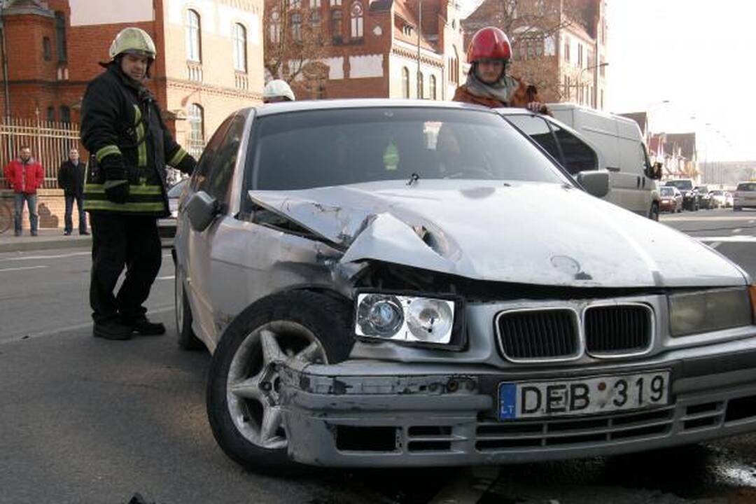 Klaipėdoje motociklininkas rėžėsi į BMW