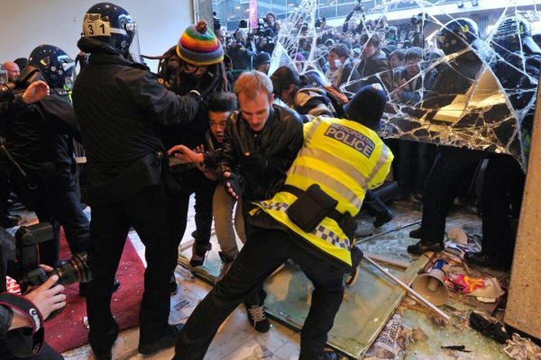 Britanijos studentai rengiasi naujoms demonstracijoms