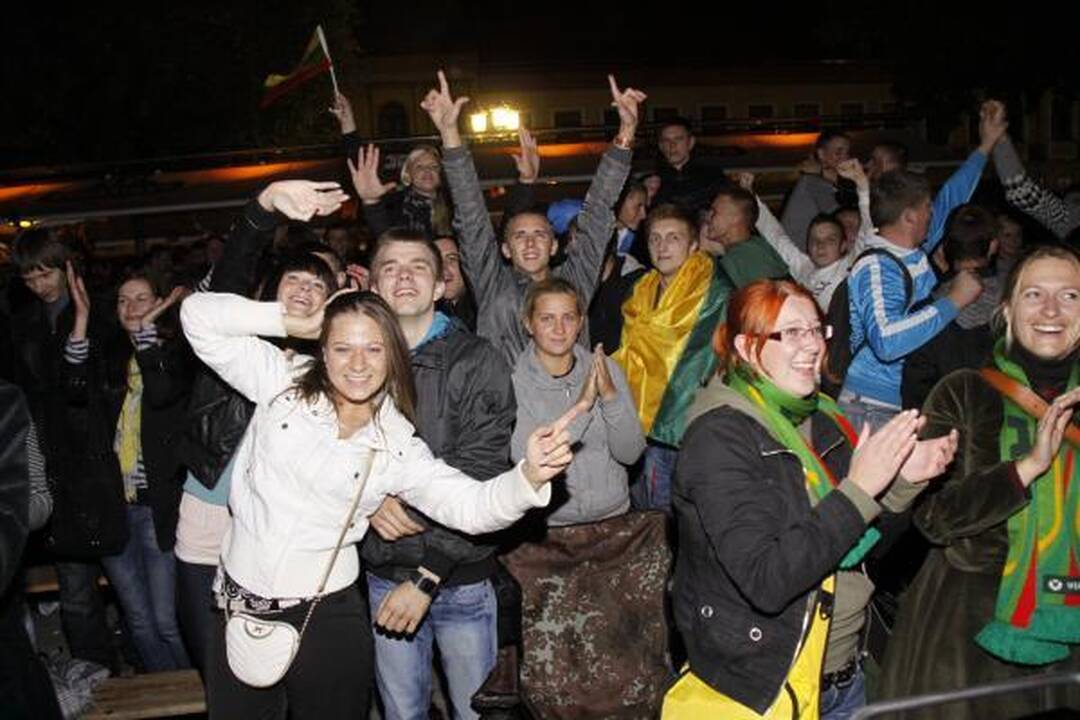 Pusfinalio rungtynes viešose vietose stebės dvigubai daugiau žiūrovų (papildyta)