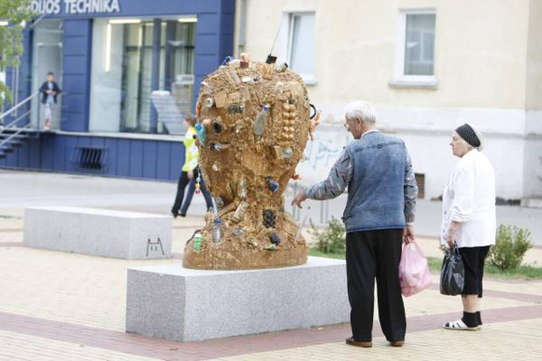 M.Mažvydo alėjoje – originalios skulptūros