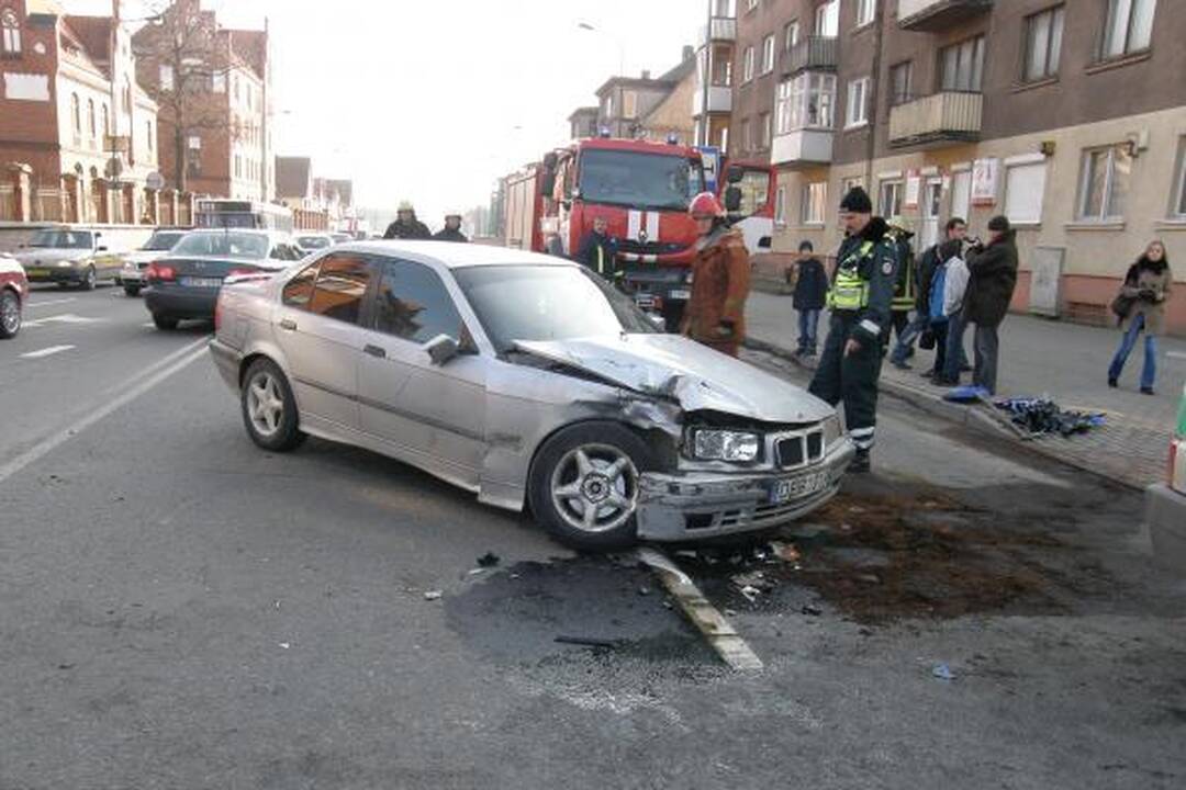 Klaipėdoje motociklininkas rėžėsi į BMW