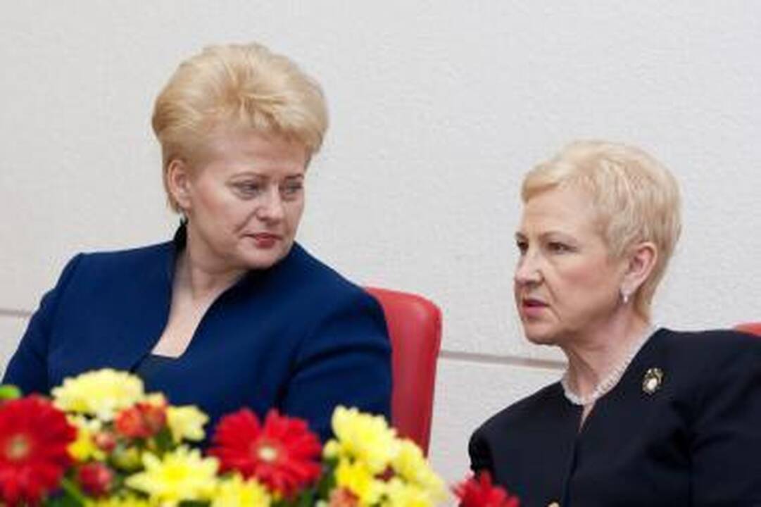 Šalies vadovai ir dvasininkai sveikina gyventojus Velykų proga