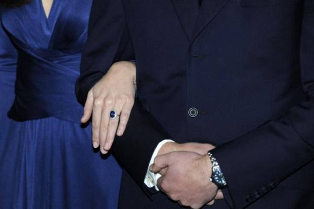 Brazilai graibsto 3 dolerius kainuojančius Kate "sužadėtuvių žiedus"