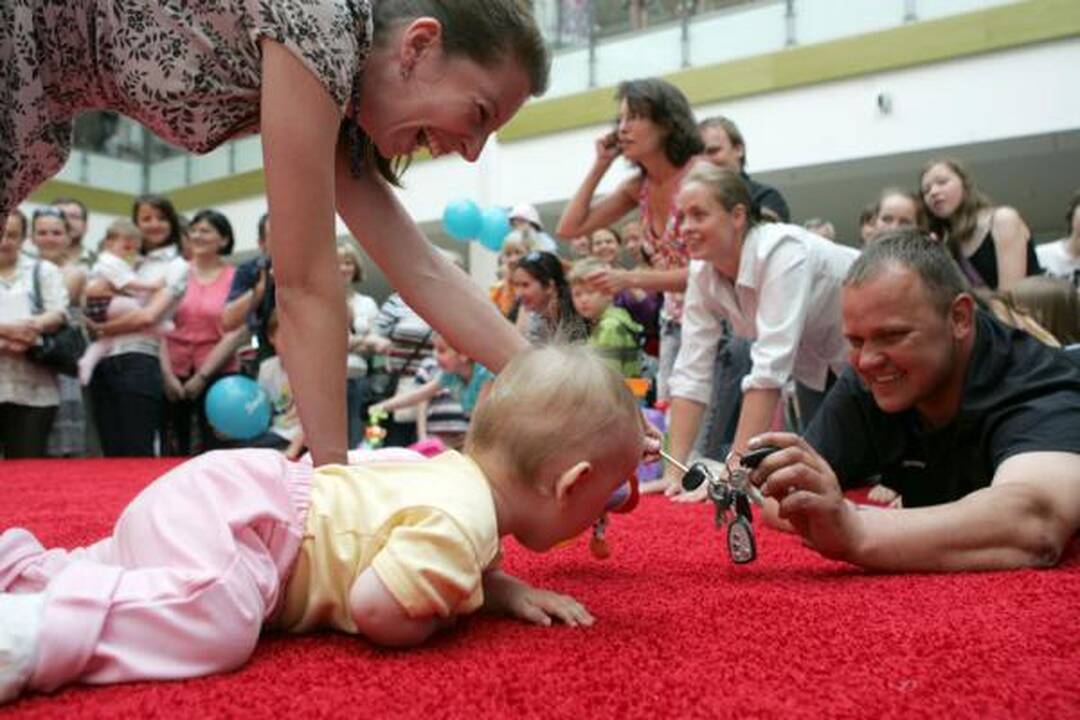 Mažylių lenktynes laimėjo ropojimo profesionalas
