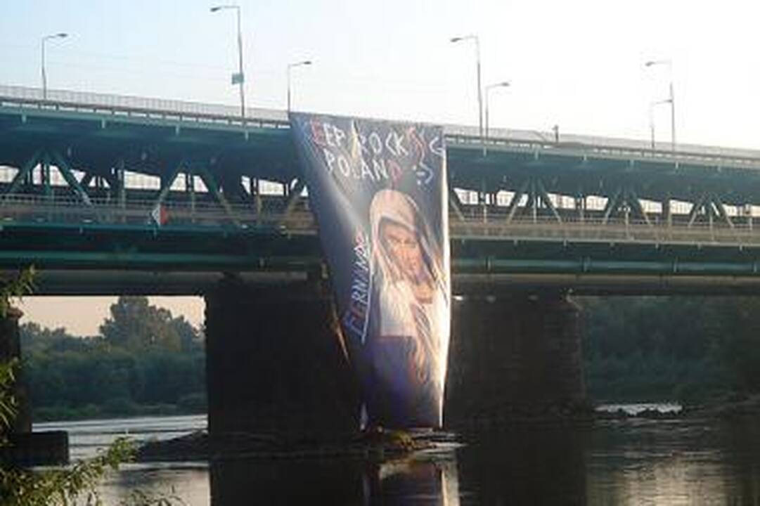 Lenkai „sukryžmino“ Madonną ir Mariją