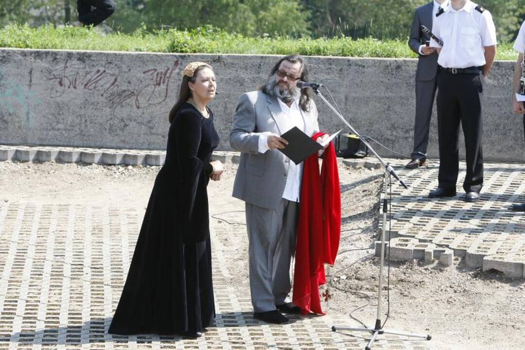 Valstybės dieną piliavietėje į dangų pakilo trispalvė