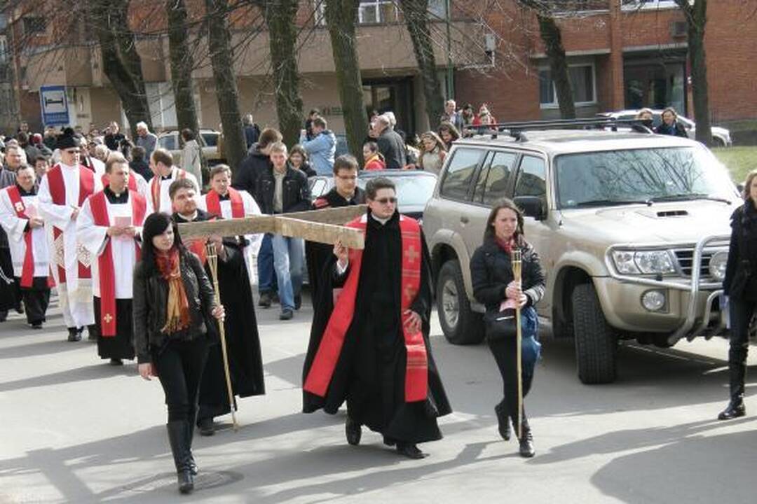 Kristaus kryžiaus kelią ėjo šimtai klaipėdiečių