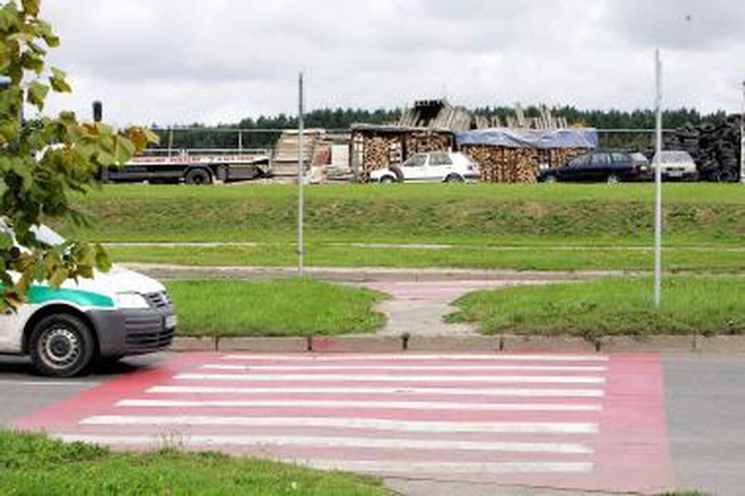 Plungėje policijos pareigūnas pėsčiųjų perėjoje partrenkė nepilnametę