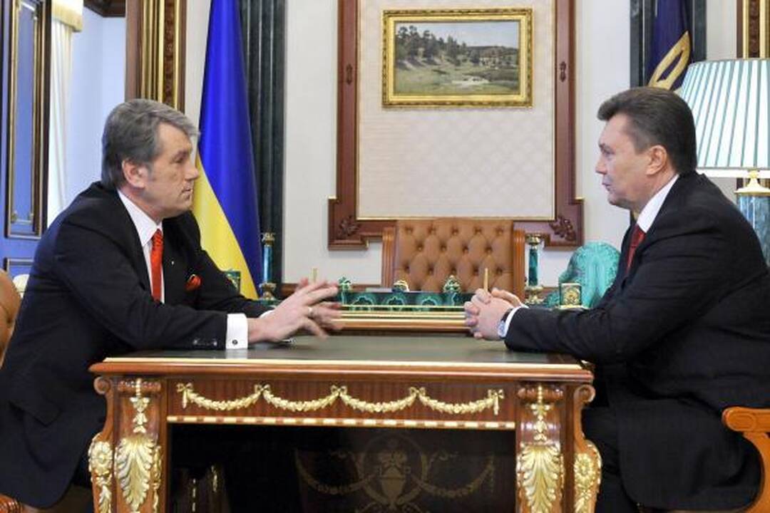 V.Janukovyčius prisaikdintas prezidentu, J.Tymošenko nesitraukia