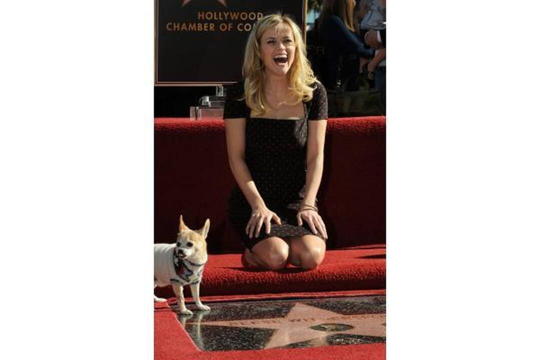 Holivudo Šlovės alėjoje atidengta aktorės R.Witherspoon žvaigždė