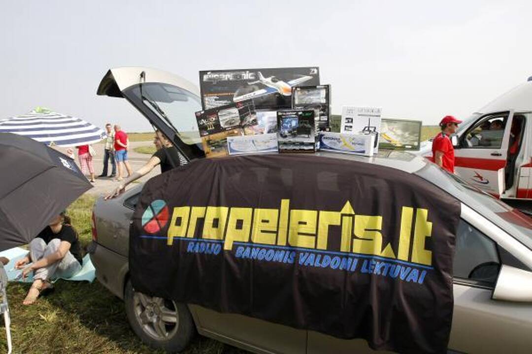 Klaipėdos aerodrome: aviamodelių šou