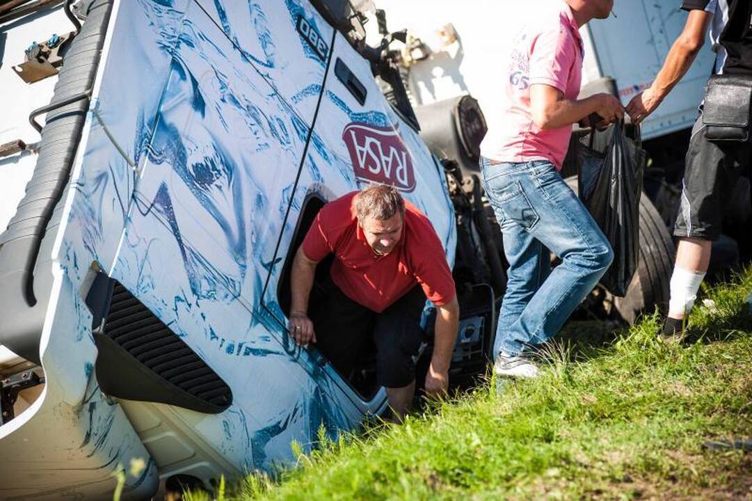 Painiava dėl avarijos kaltininkų, keliamos skirtingos versijos