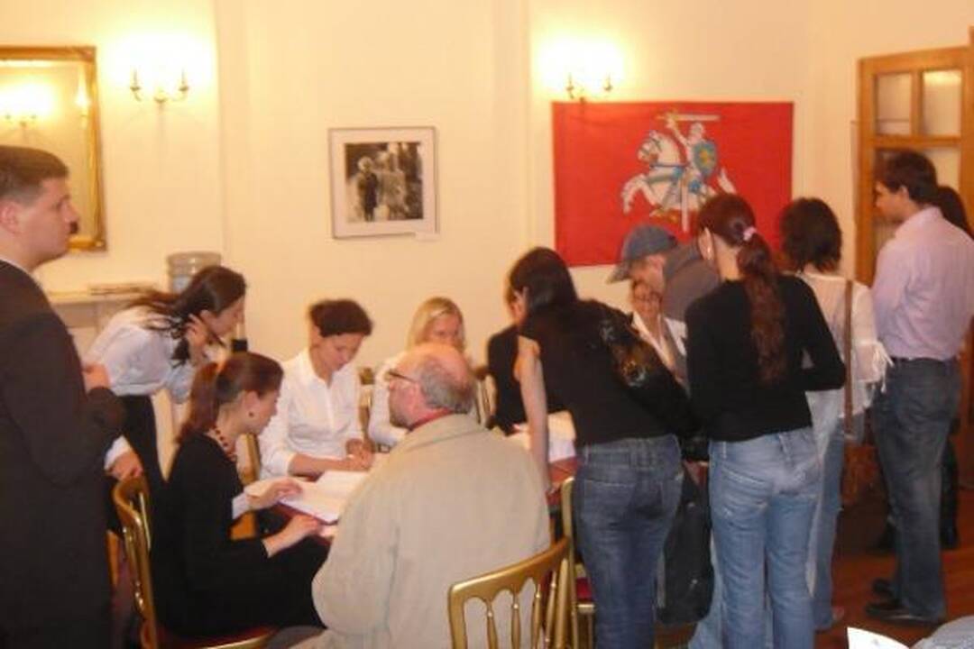 Lietuvos Seimą veržėsi rinkti indai