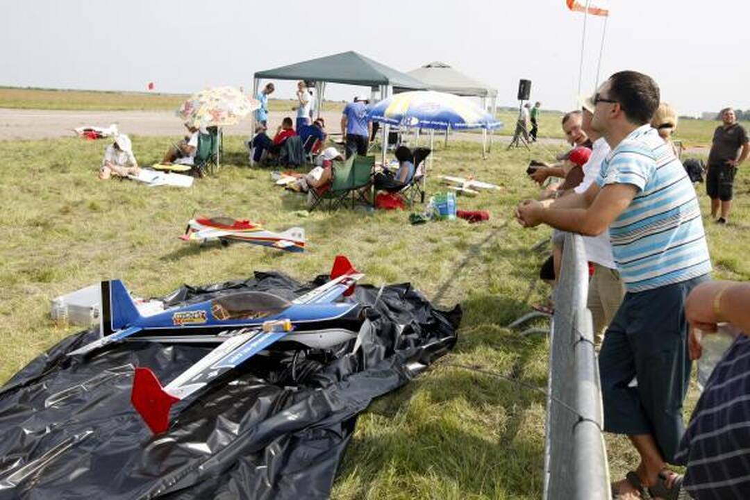 Klaipėdos aerodrome: aviamodelių šou