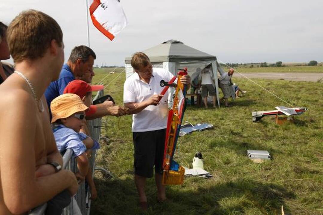 Klaipėdos aerodrome: aviamodelių šou