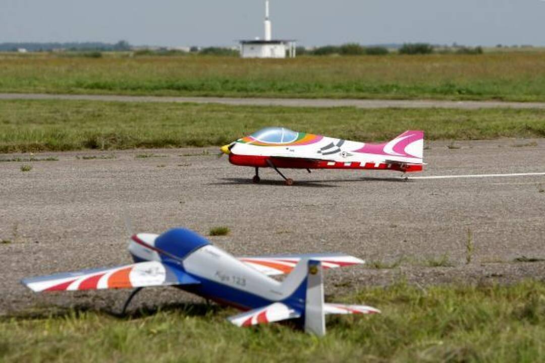 Klaipėdos aerodrome: aviamodelių šou
