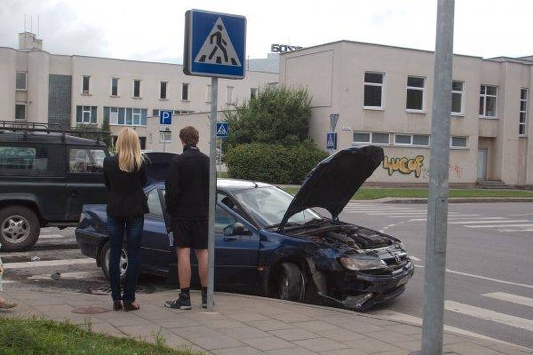 Per avariją sostinėje apgadintas policijos automobilis