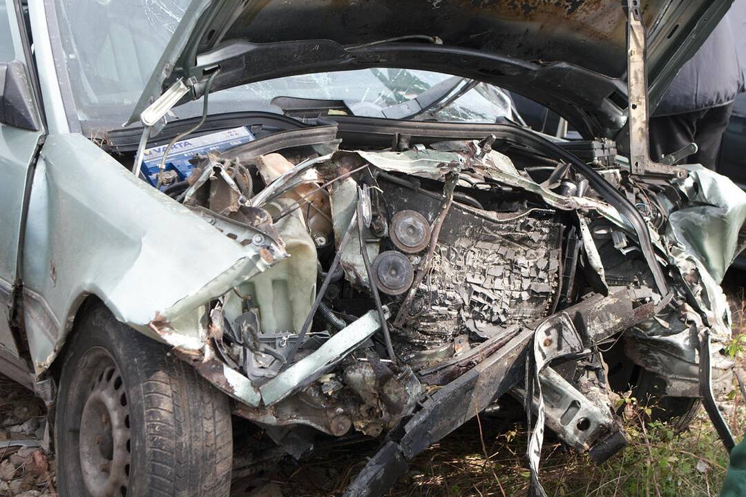 Per girto vairuotojo sukeltą avariją  nukentėjo kalėjimo darbuotojai
