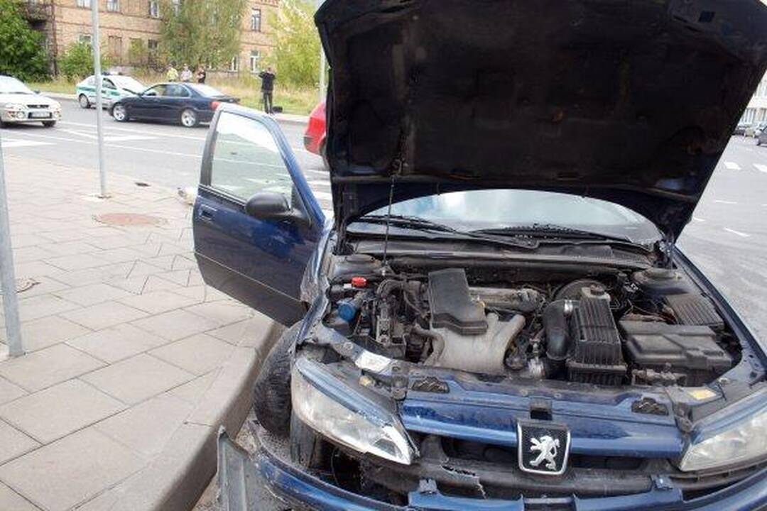Per avariją sostinėje apgadintas policijos automobilis
