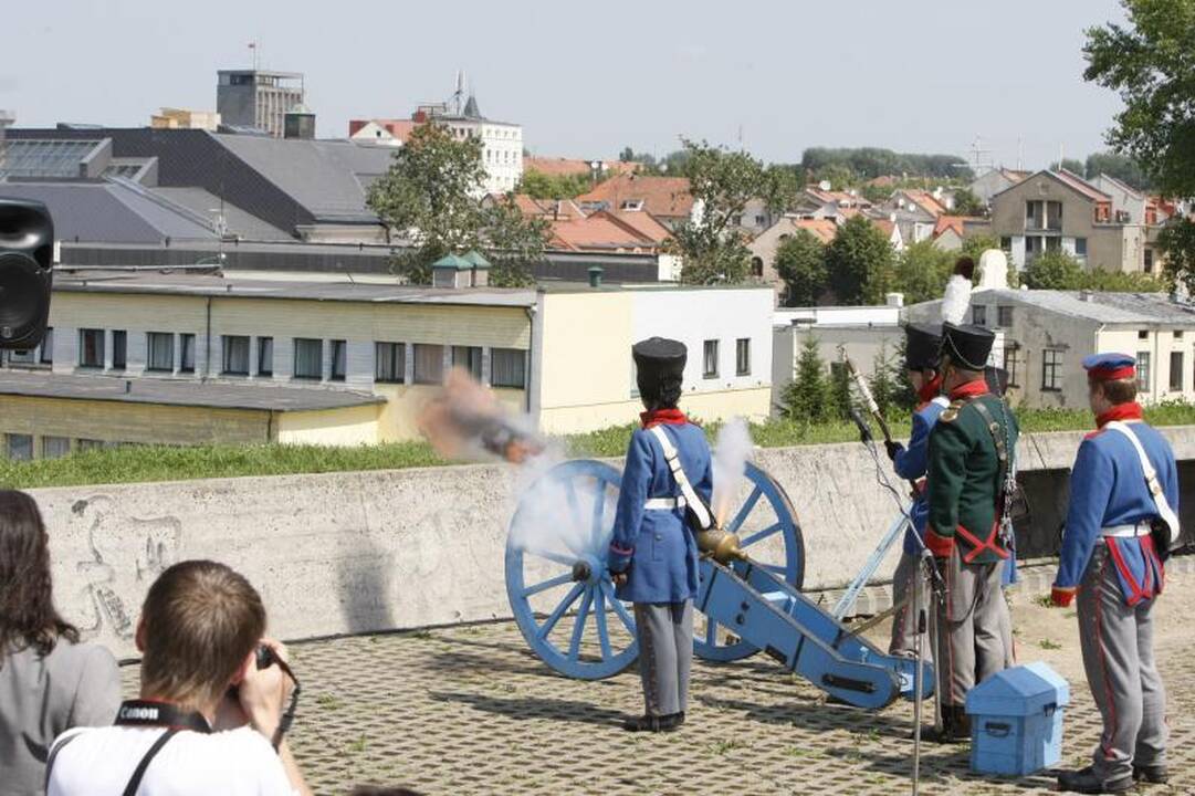 Valstybės dieną piliavietėje į dangų pakilo trispalvė