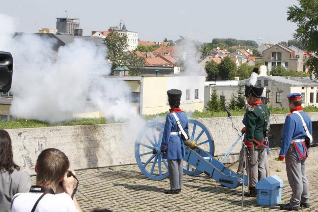 Valstybės dieną piliavietėje į dangų pakilo trispalvė