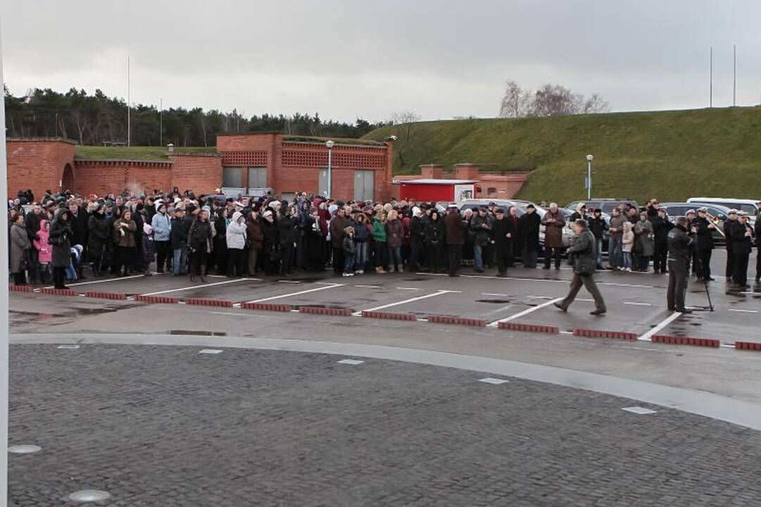 Smiltynėje atidengtas paminklas „Albatrosas“