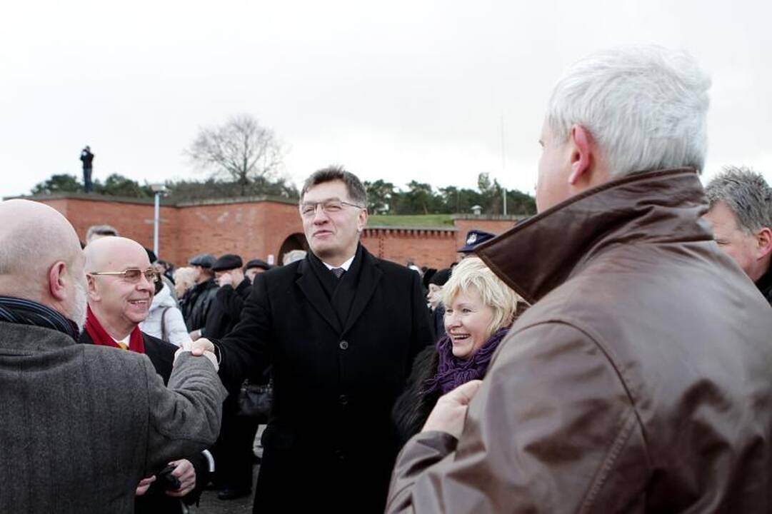 Smiltynėje atidengtas paminklas „Albatrosas“