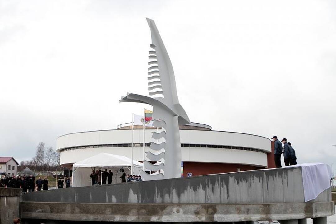 Smiltynėje atidengtas paminklas „Albatrosas“